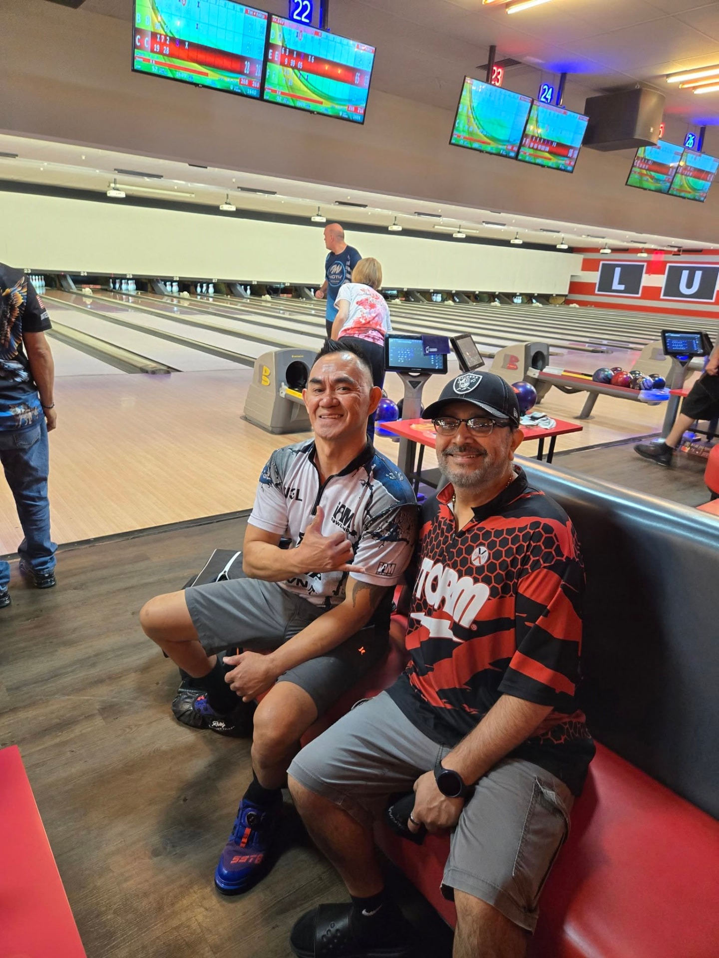 Two Central Solano USBC bowlers between frames